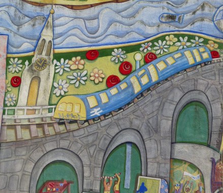 A train crossing the London to Greenwich viaduct on the Love Over Gold mural.