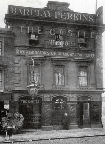 The Castle Tavern, Kentish Town in 1910 (image: oldpubhistory.com). 