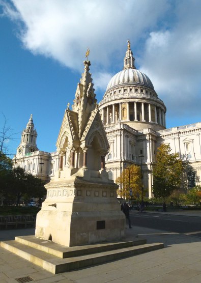 Two survivors together... St Paul's Cathedral & the St Lawrence Jewry Fountain. 