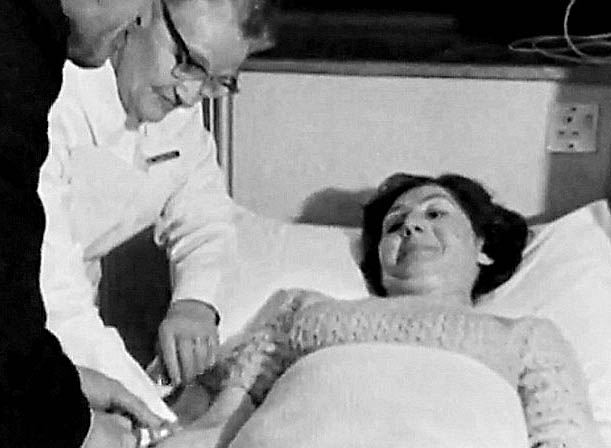 A patient being prepared for Narcosis treatment