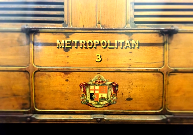 Early crest of the Metropolitan Railway